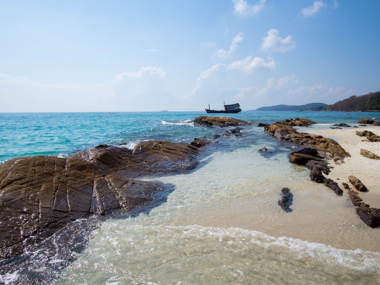 Koh Samet white sand beach and turquoise water
